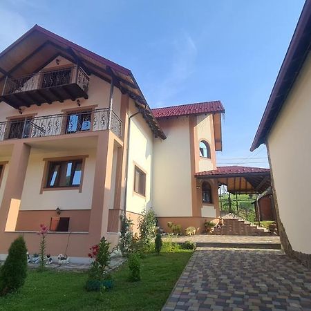 Гостинний Двір Вишня Bukovel Luaran gambar